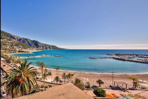 Duplex 6 Pers Panoramic Sea View Old City 2 Mn Beach in Menton, France