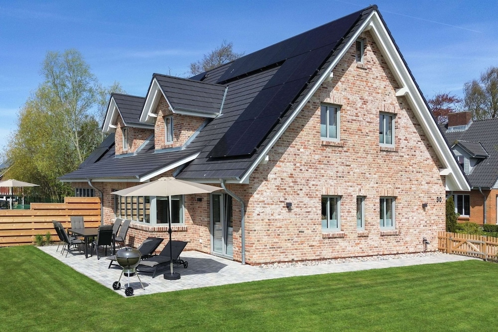 Biikehuus Ost — 4-Star Luxury Hotel in Niebuell, Germany