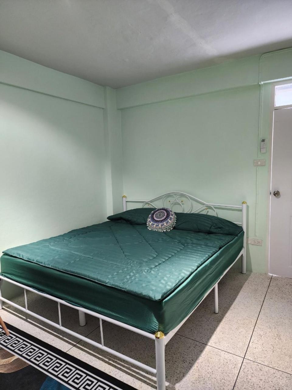 812 Quiet AC Apartment with Balcony & free Wifi