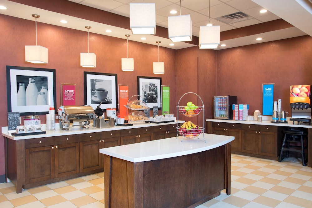 Hampton Inn Kalamazoo - photo 23