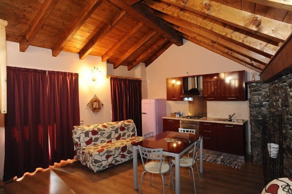 Appartamenti Vacanze e Camere Roccetta Fiorita in Pettenasco, Italy