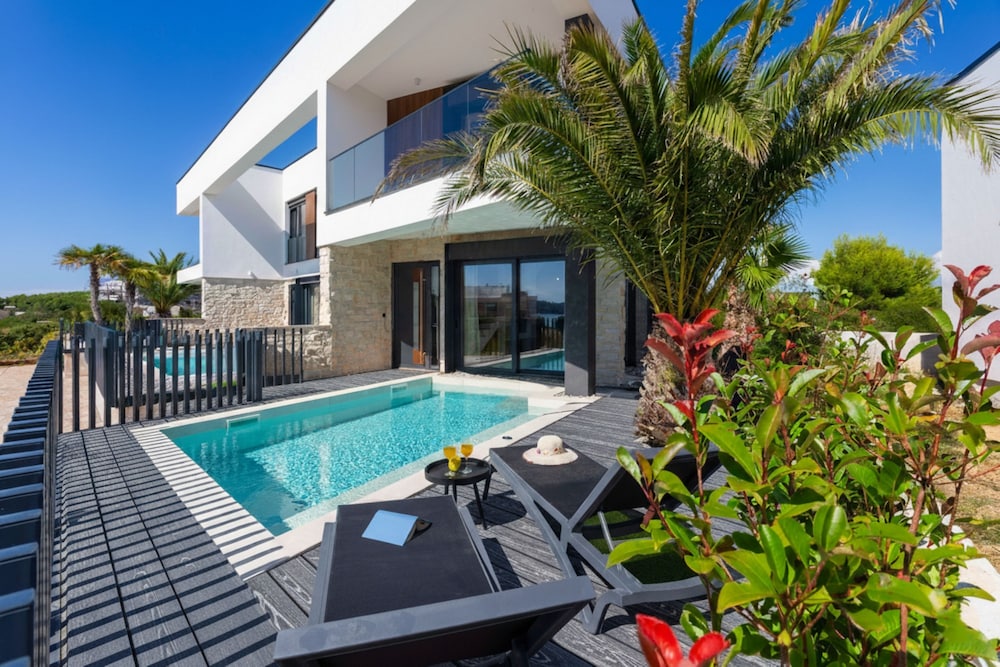 Villa Emma With Pool and sea view — 4-Star Luxury Hotel in Medulin, Croatia