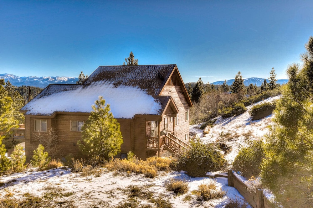 The Howling Wolf - carbon neutral hotel in Truckee