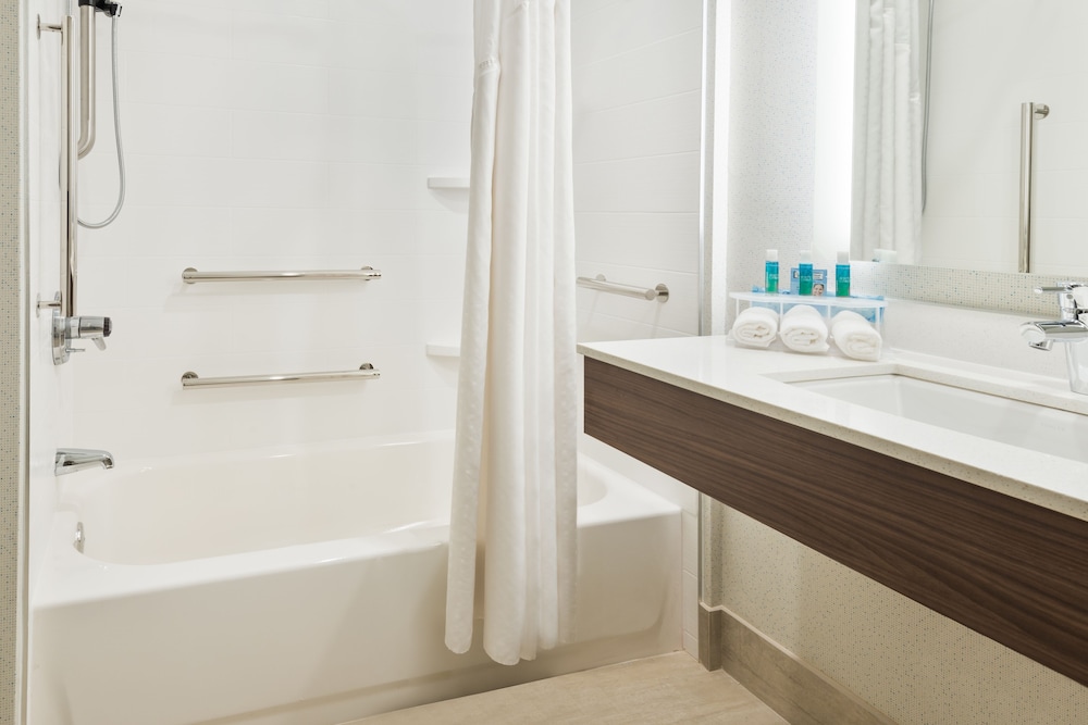 Holiday Inn Express Hotel & Suites Bentonville by IHG - photo 22