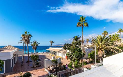 Oceanfront Apartment Parque Santiago Ii — 4-Star Luxury Hotel in Playa De Las Americas, Spain