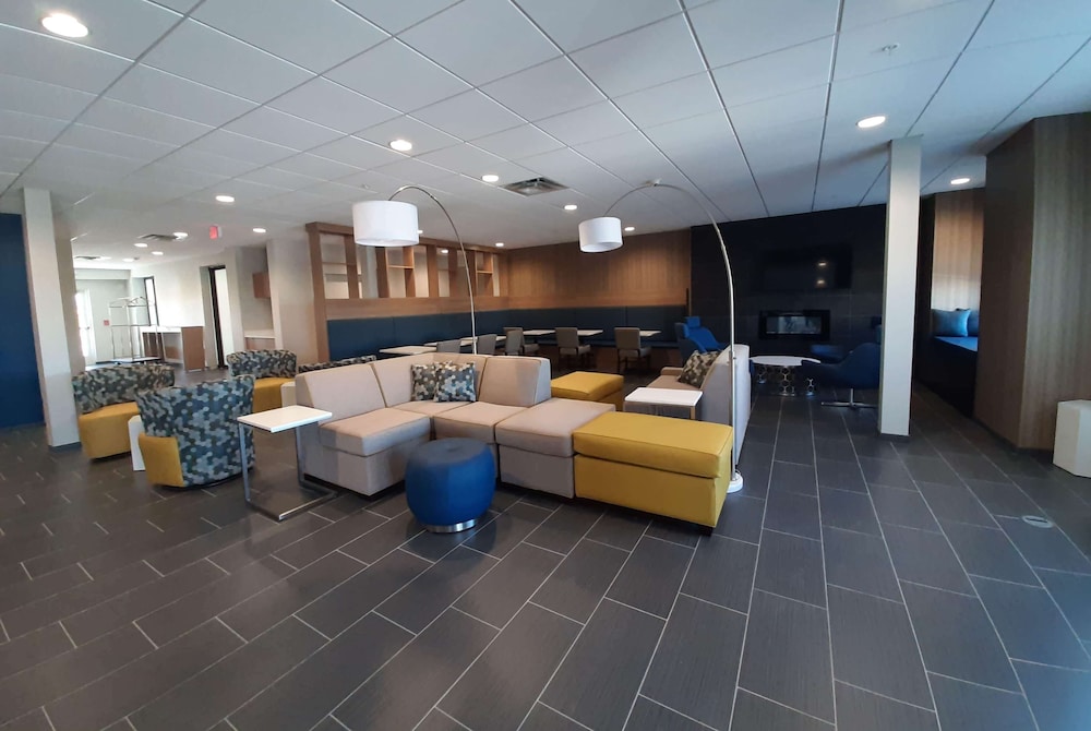 Microtel Inn & Suites by Wyndham Loveland - photo 3