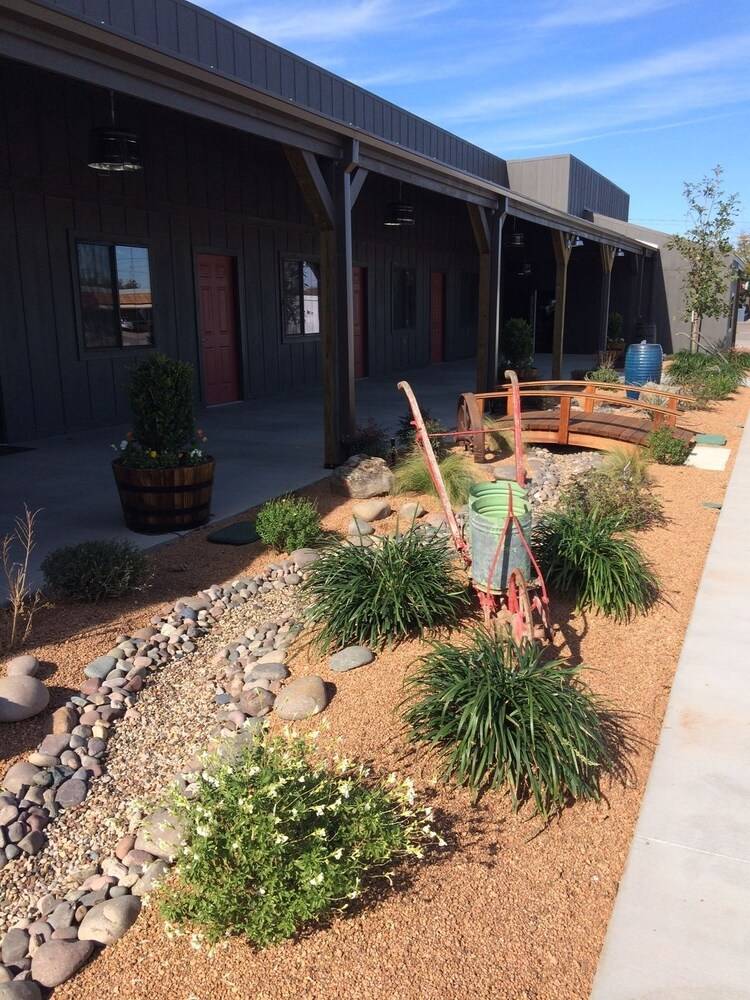 Hh Creek Inn — Seymour