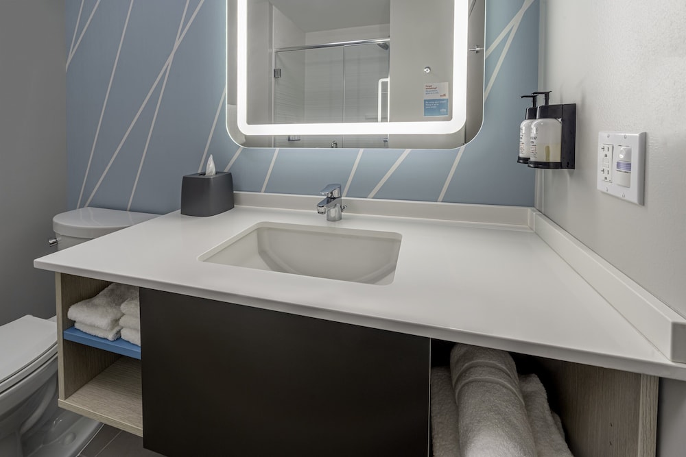 avid hotel Milwaukee West Waukesha by IHG - photo 19