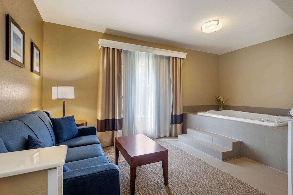 Comfort Inn & Suites Pittsburg KS - photo 30