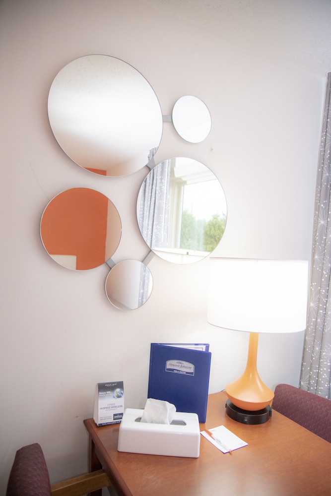Howard Johnson Hotel & Suites by Wyndham Allentown Dorney - photo 19