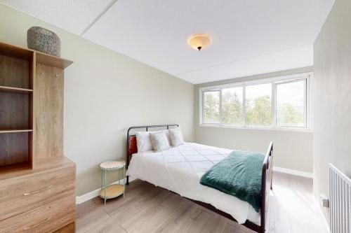 Canal view 2BD flat Regents Park — 4-Star Luxury Hotel in London, United Kingdom