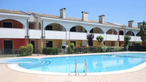 First floor apartment with pool — 4-Star Luxury Hotel in Bibione, Italy