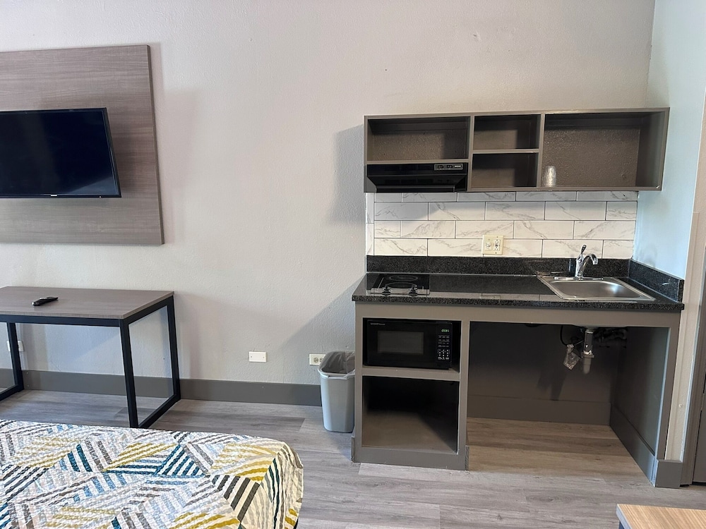 Studio Suites Extended Stay - photo 10