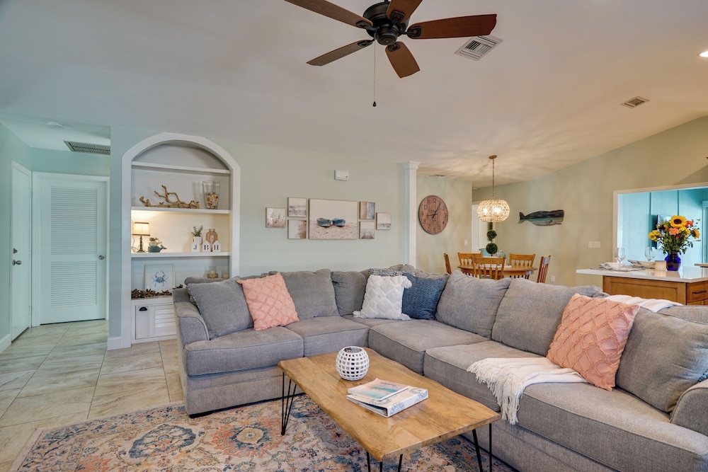 Naples Paradise with Grill 1 Mi to Vanderbilt Beach in Naples, United States