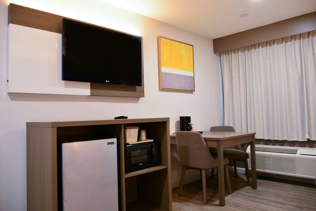 Comfort Inn & Suites Moreno Valley near March Air Reserve Base - photo 4