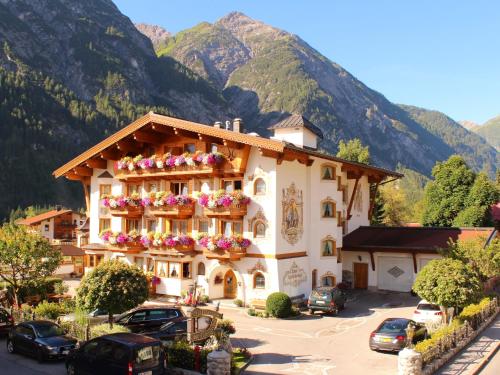 Oberlechtaler Hof Boutique Hotel — hotel in Holzgau