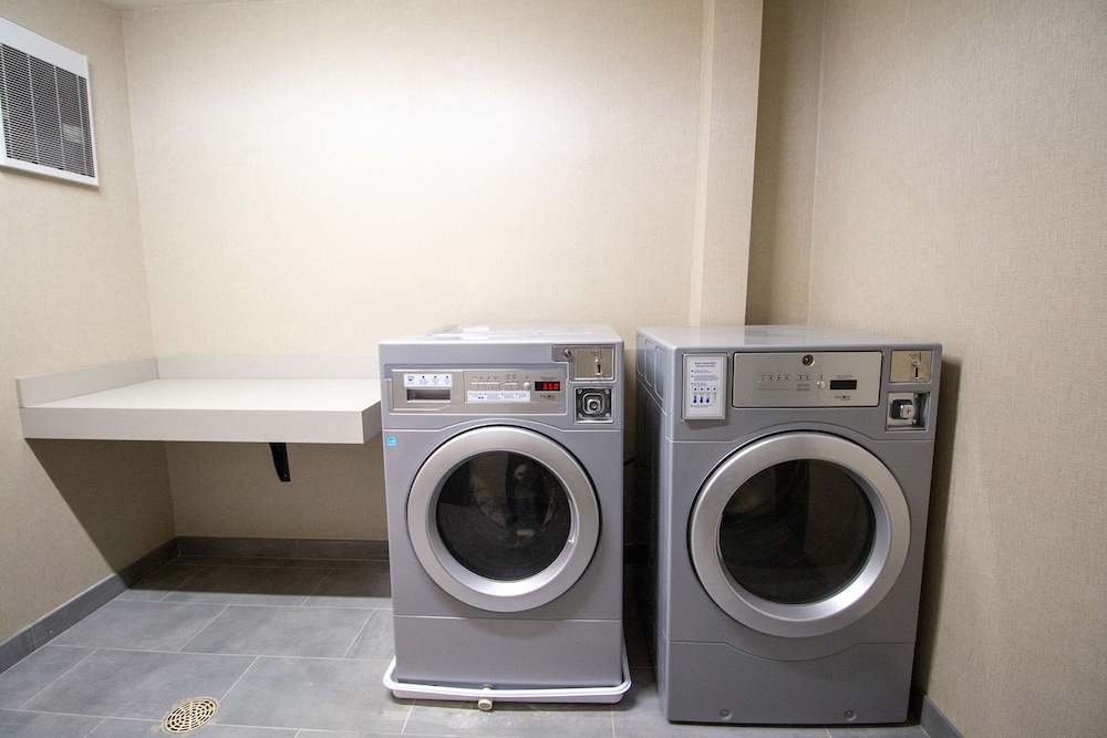 Hampton Inn & Suites North Attleboro - photo 27