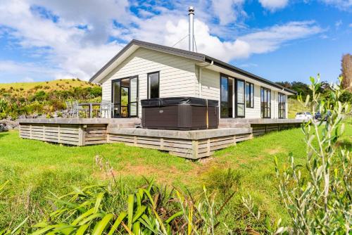 The Olive Hut Mangawhai Holiday Home — 4-Star Luxury Hotel in Wellsford, New Zealand