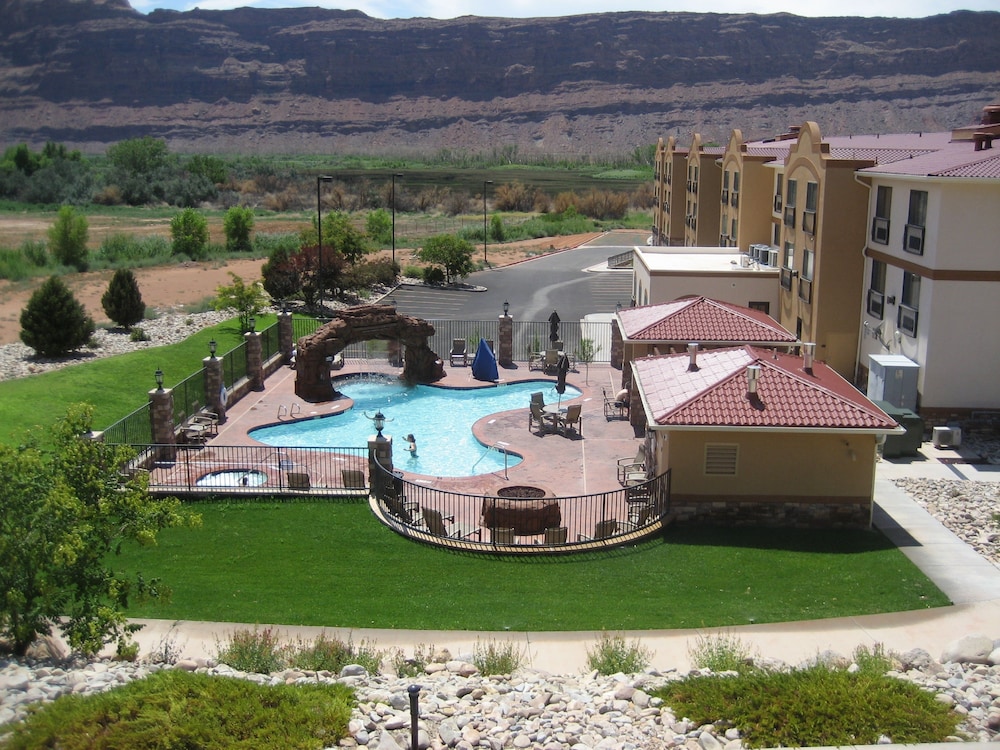 Holiday Inn Express & Suites Moab by IHG - photo 42