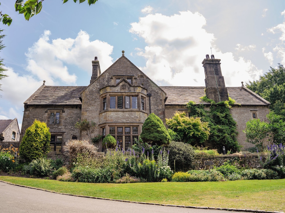 YHA Hartington Hall — 4-Star Luxury Hotel in Buxton, United Kingdom