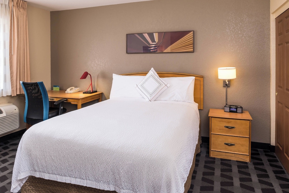TownePlace Suites By Marriott Anaheim Maingate Near Angel Stadium - photo 14