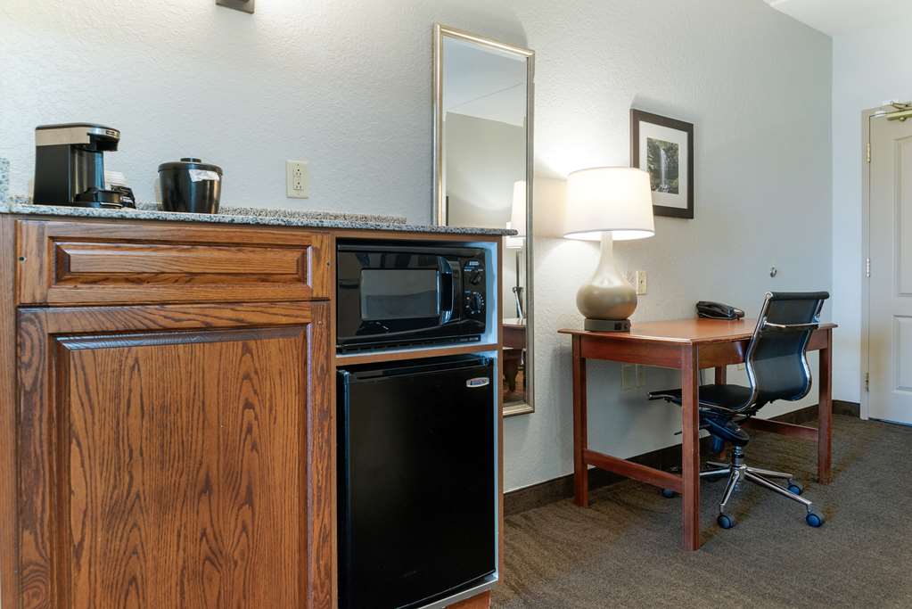 Best Western Executive Inn & Suites - photo 31