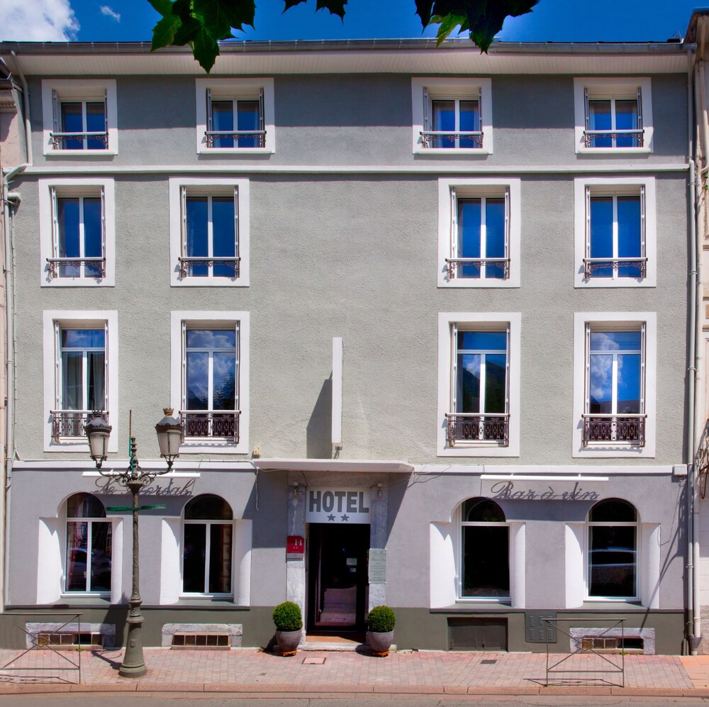 Hôtel Le Floréal — hotel in Bagneres-De-Luchon