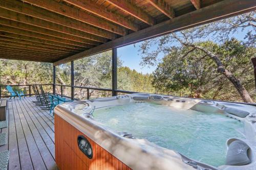 All Decked Out - carbon neutral hotel in Canyon Lake