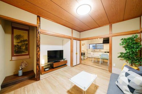 Oyadoya Nagoya Kusu 名古屋 大人数貸切ホテル 最大9名 ペット可 駐車場有り — 4-Star Luxury Hotel in Nagoya, Japan