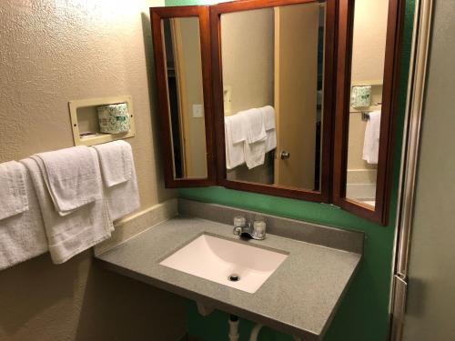 Quest Inn Motel - photo 23