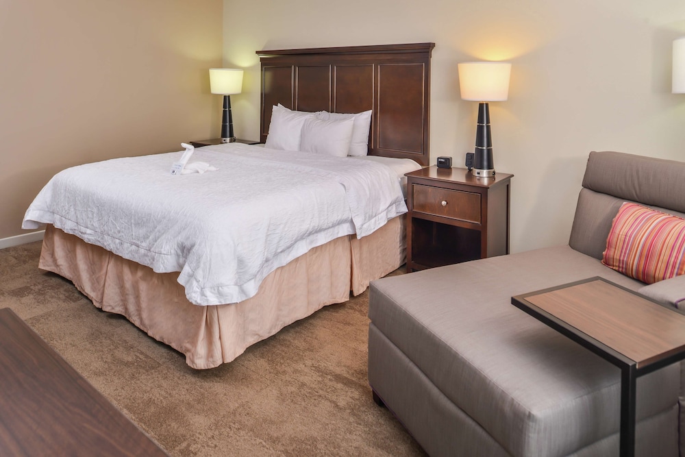 Hampton Inn & Suites Charlotte Arrowood Rd. - photo 19