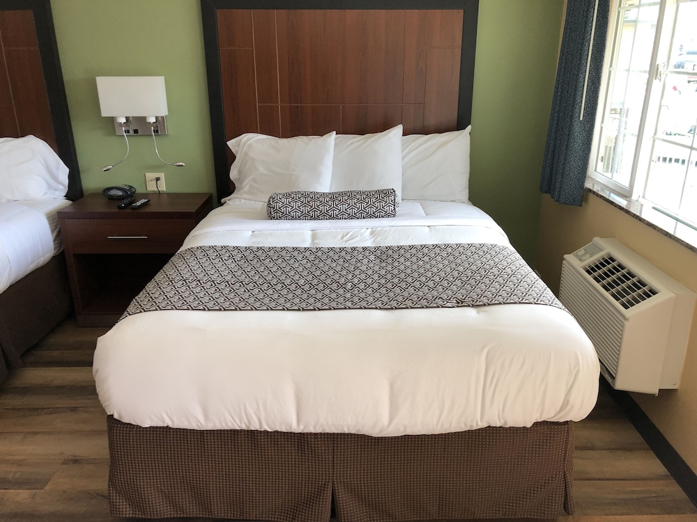 Knight's Inn Motel - photo 16