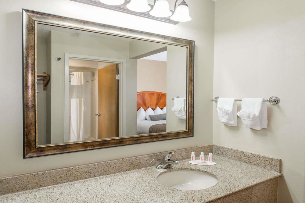 Howard Johnson Inn Asheville Biltmore - photo 45