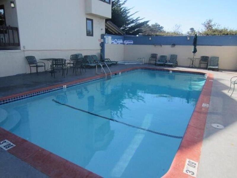 Monterey Fairgrounds Inn - photo 17