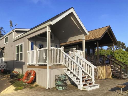 Emmanuel - carbon neutral hotel in Fort Bragg