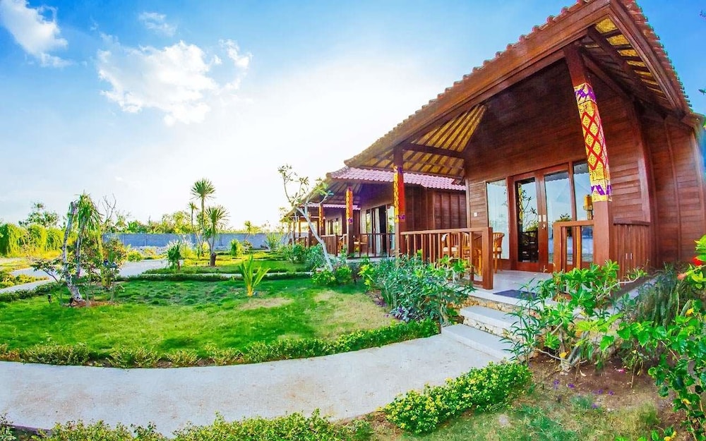 Dini DNusa Lembongan