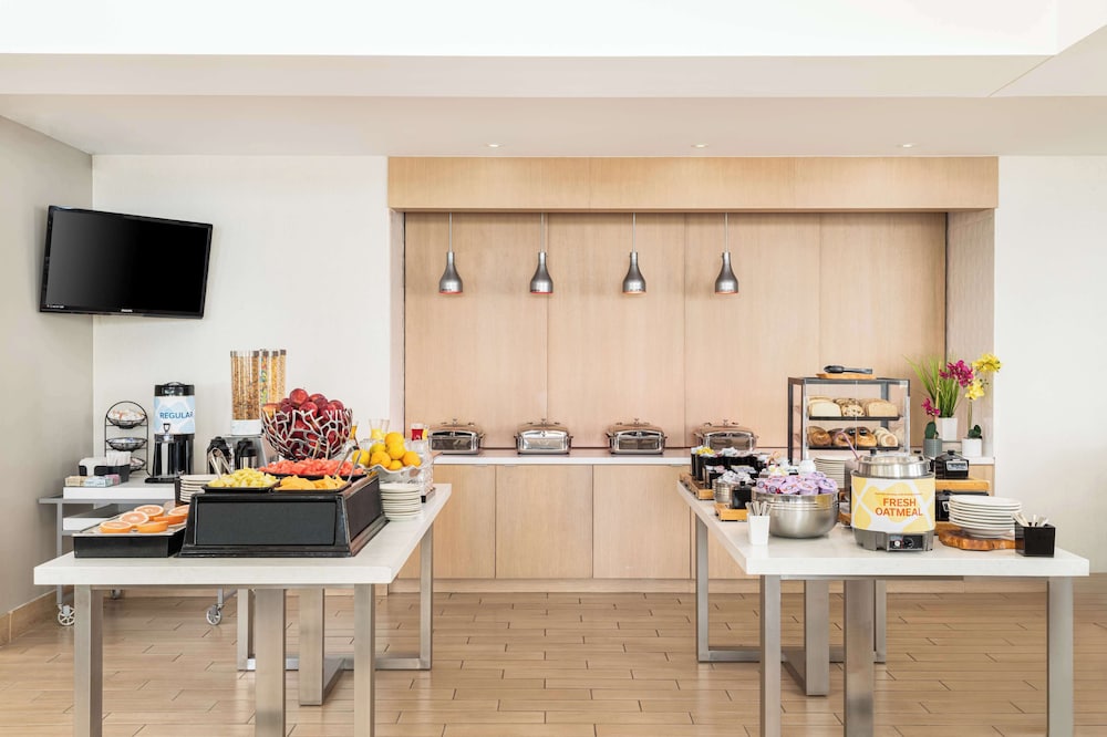 Hilton Garden Inn St. Charles - photo 41