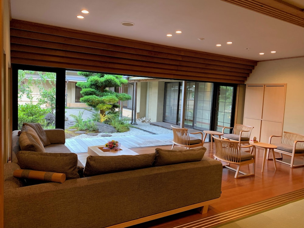 Ryotei Rangetsu — 4-Star Luxury Hotel in Kyoto, Japan