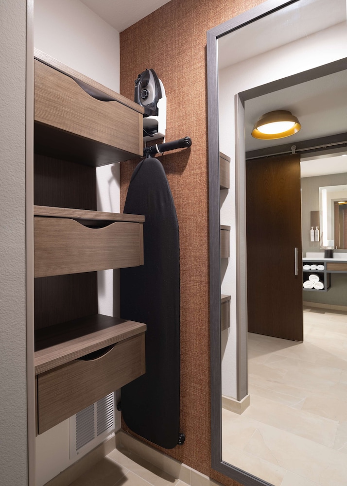 Hilton Garden Inn Visalia - photo 11