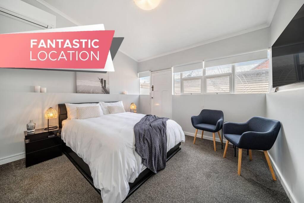 A Stone's Throw Cafes Parking WiFi — 4-Star Luxury Hotel in Glenelg, Australia