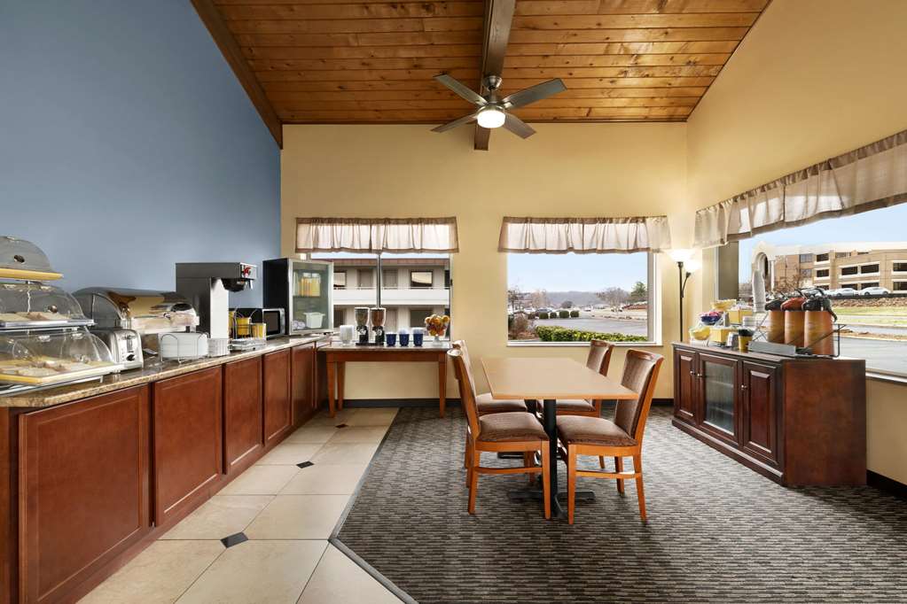 Days Inn by Wyndham Oak Ridge Knoxville - photo 7