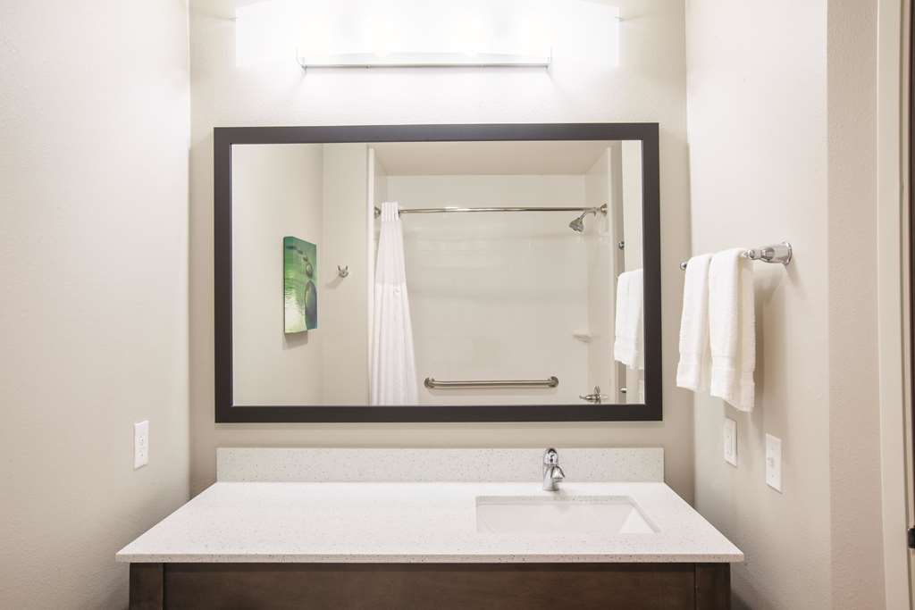 La Quinta Inn & Suites by Wyndham Tulsa Broken Arrow - photo 8
