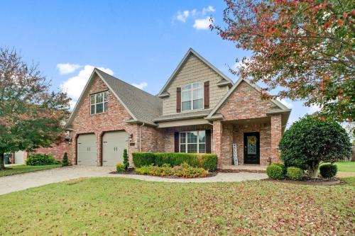 Willow Tree Retreat 10 min to U of A in Fayetteville, United States