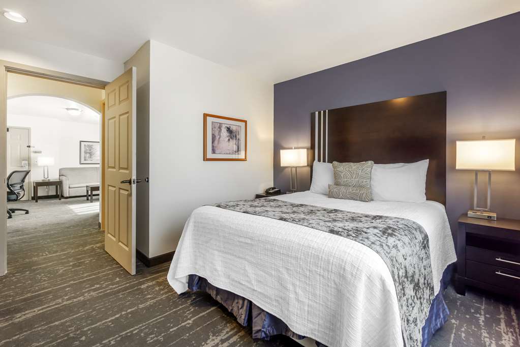 Best Western Plus Edmonds Harbor Inn - photo 15