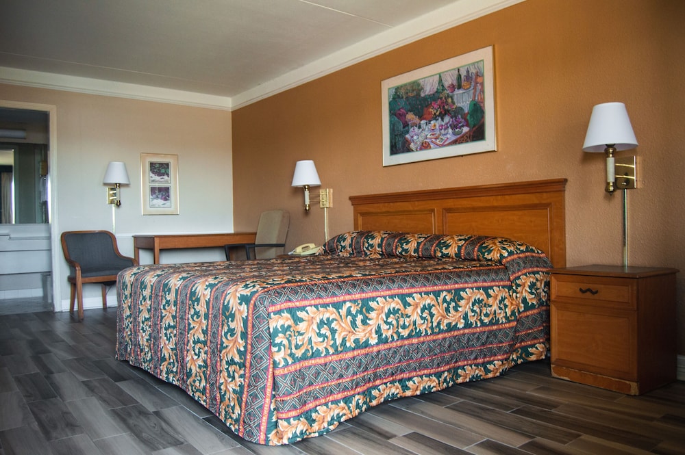 America's Inn Sugarland Stafford - photo 13