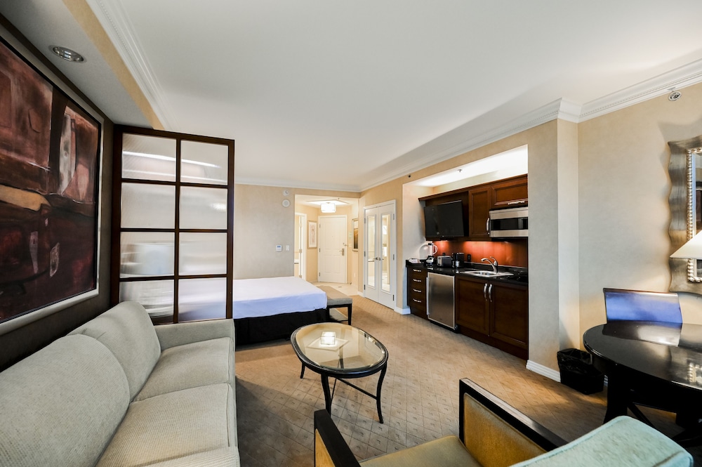 StripViewSuites at Signature - photo 24