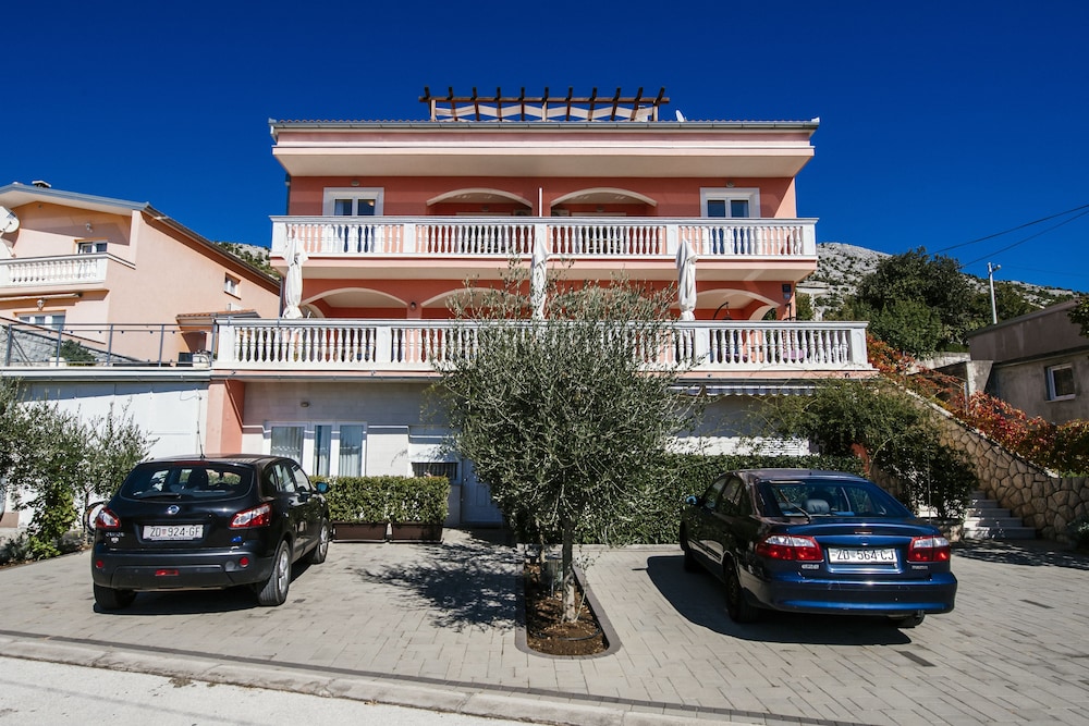 Amari Apartments — 4-Star Luxury Hotel in Starigrad, Croatia