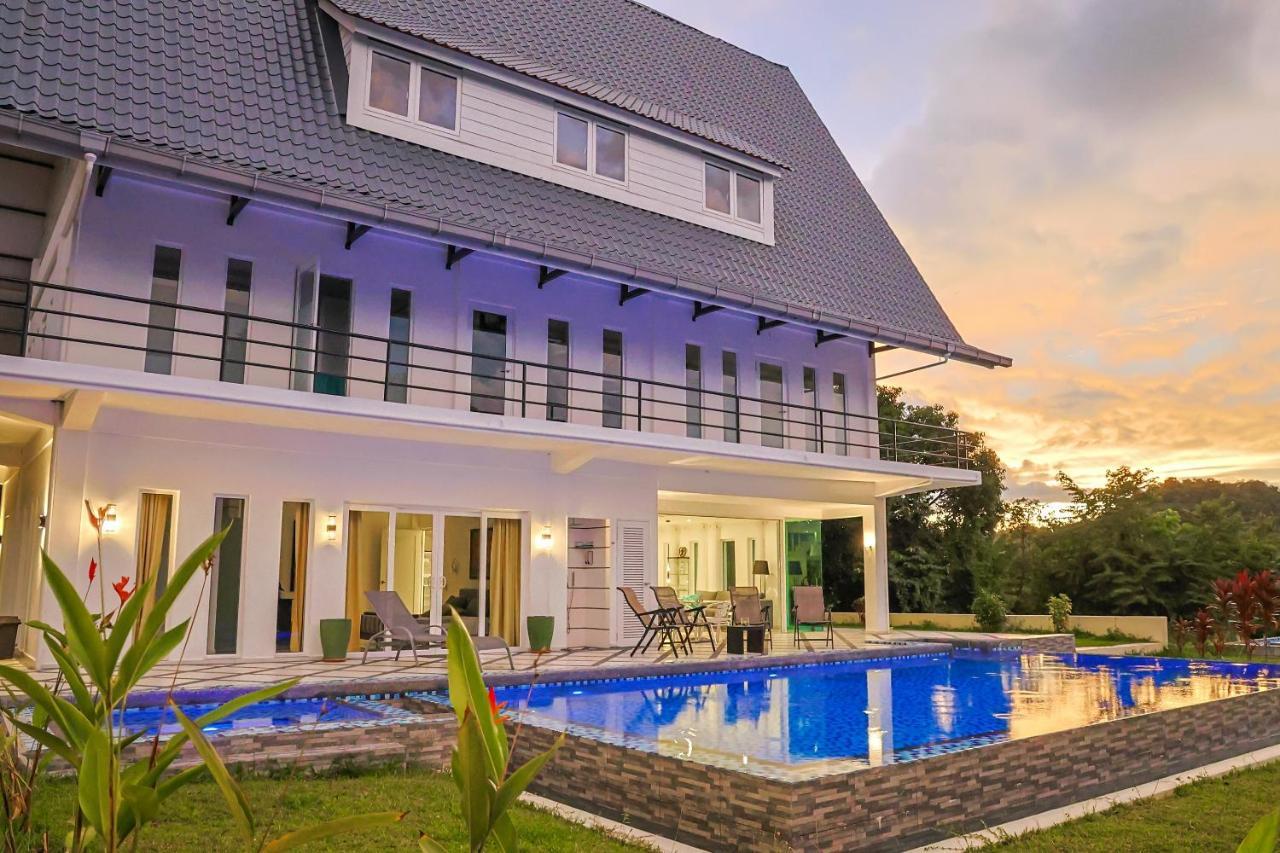 Sunset Hill Villas Aquamarine Pool Villa — 4-Star Luxury Hotel in Kuah, Malaysia