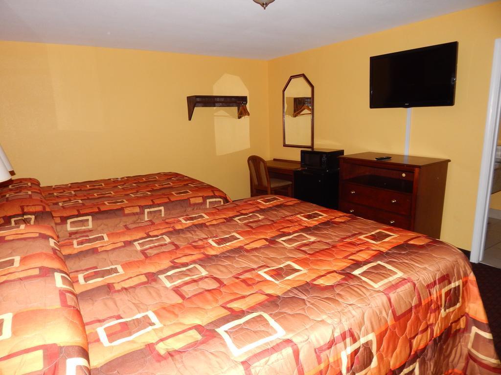 Sunrise Inn Brownsville - photo 7