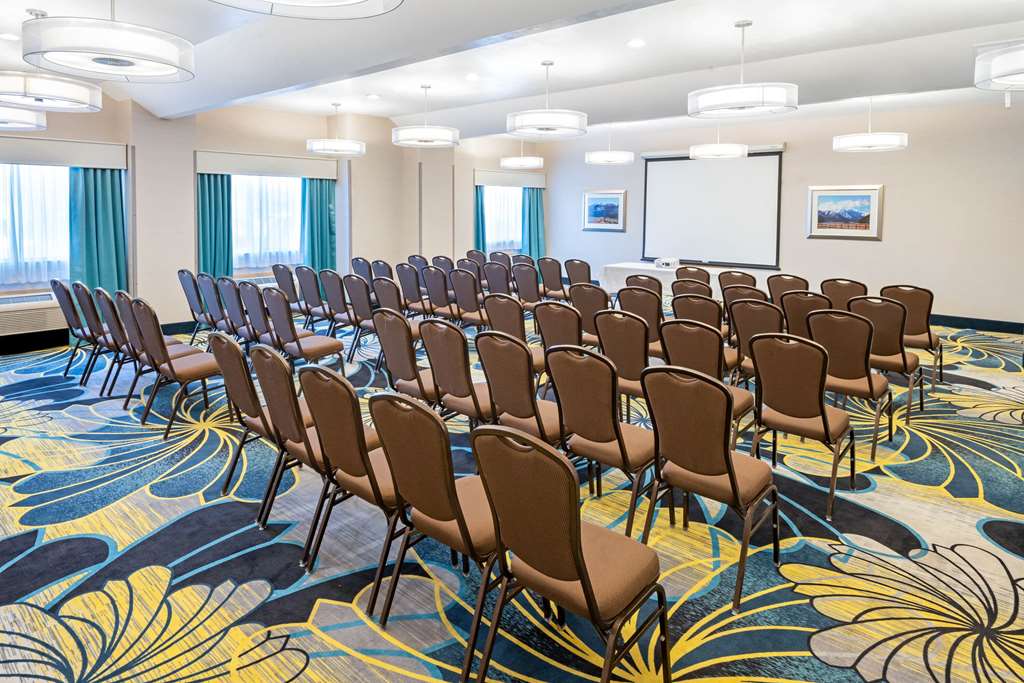 La Quinta Inn & Suites by Wyndham Logan - photo 25